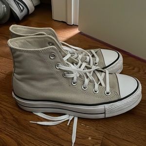 Like new Womens platform converse